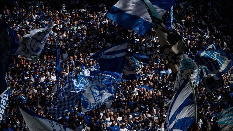 Große Kulisse in der Veltins-Arena.