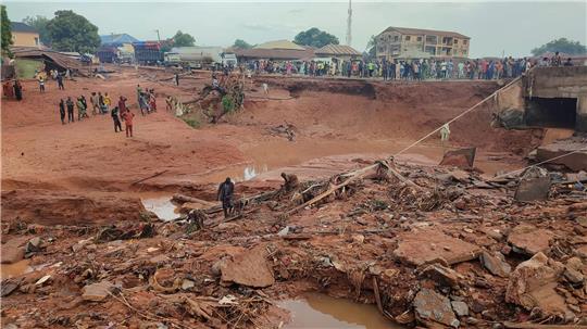 Große Zerstörungen durch eine Unwetterflut im nigerianischen Mokwa.