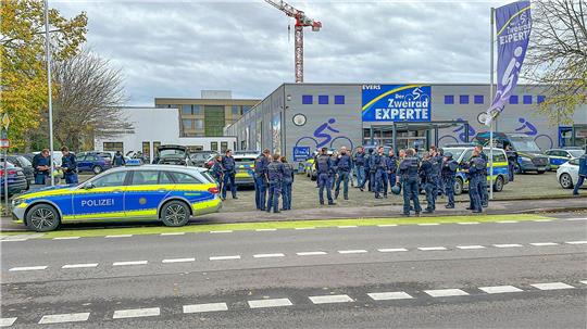 Großeinsatz der Polizei am 9. November 2023 an einer Schule in Offenburg.
