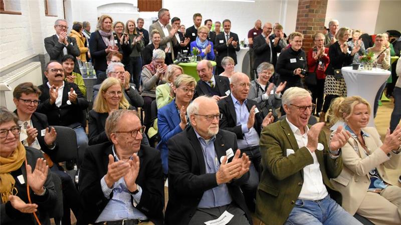 Goslarsche Höfe als Gegenentwurf zur rasenden Gesellschaft Großer Bahnhof zum zehnjährigen Bestehen der Goslarschen Höfe, das mit vielen Gästen im neuen „Hinter-Hof“ gefeiert wurde.