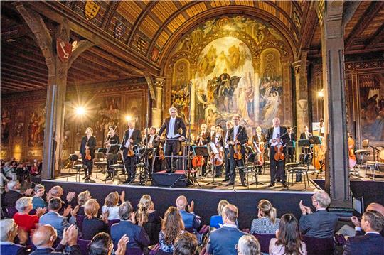 Großer Erfolg: Beim Konzert der Tessnerstiftung gab es schlussendlich stehende Ovationen des Publikums. Foto: Schenk