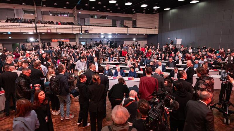 Wagenknecht kämpft mit „Friedens-Partei“ um Parlamentseinzug Großer Medienandrang beim Bundesparteitag des Bündnisses Sahra Wagenknecht.