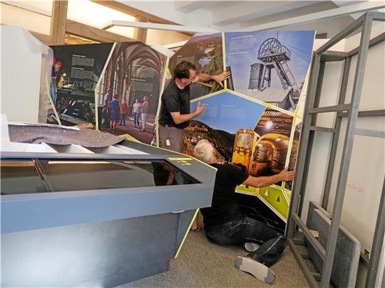 Großflächige Kulissenelemente werden in die Ausstellungsräume des Welterbe-Informationszentrums eingebaut. Fotos: Potthast
