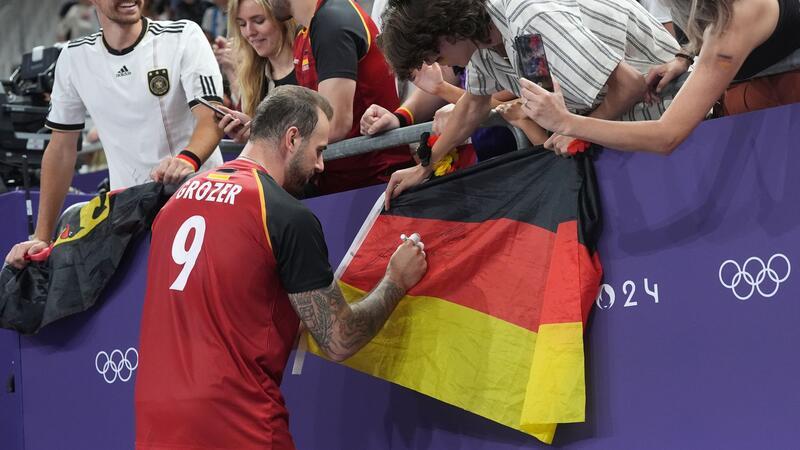 „Opa“ Grozer geht voran: Volleyballer im Viertelfinale Grozer war auch schon 2012 dabei.