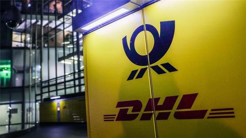 Schwache Konjunktur macht Post-Konzern DHL zu schaffen Gründe für die negative Entwicklung sind Firmenangaben zufolge ein weniger lukratives Frachtgeschäft und ein deutlich schwächeres Briefgeschäft. (Archivbild)