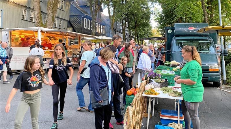 Bergbauernmarkt in Zellerfeld öffnet 2024 bis Oktober Grüne Waren, Kunsthandwerk und Imbiss – die Mischung macht den Reiz aus. Foto: Nachtweyh