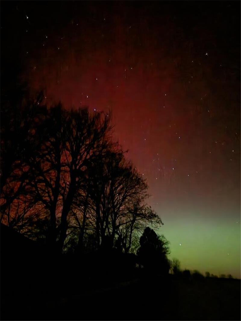 Grüne und rote Schimmer: Petra Biel aus Clausthal-Zellerfeld schickt ein Polarli...
