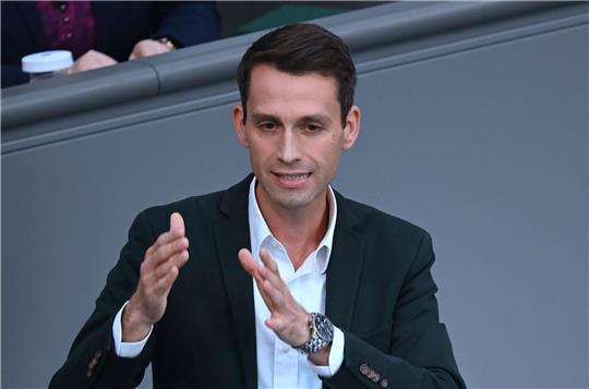 Grünen-Politiker Andreas Audretsch hat eine genaue Prüfung der geplanten Bürgergeld-Verschärfungen im parlamentarischen Verfahren angekündigt (Archivbild).