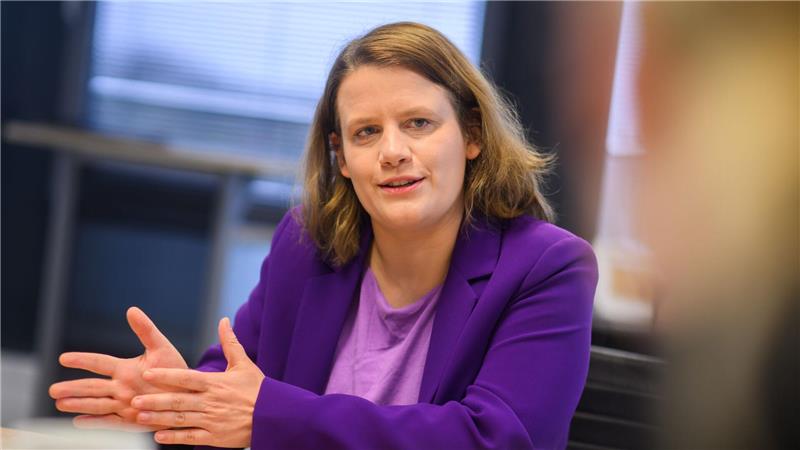 Alterskontrolle für Social Media? So könnte es gehen Grünen-Politikerin Hamburg kritisiert eine „krasse Diskrepanz“ zwischen Jugendschutz im Alltag und im Internet. (Archivbild)