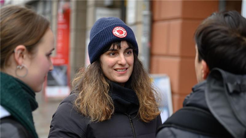 Grünen-Politikerin Marie Kollenrott mahnt, Abschiebungen dürften nicht ohne Transparenz und menschenrechtliche Standards erfolgen. (Archivbild)