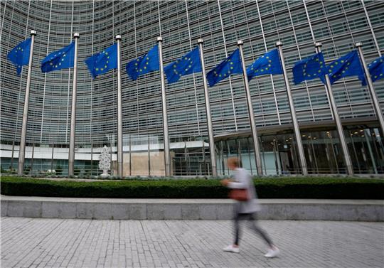 Grüner und digitaler: Einer Untersuchung zufolge wird bislang in der EU nicht kontinuierlich genug investiert - und vor allem nicht genug Geld.