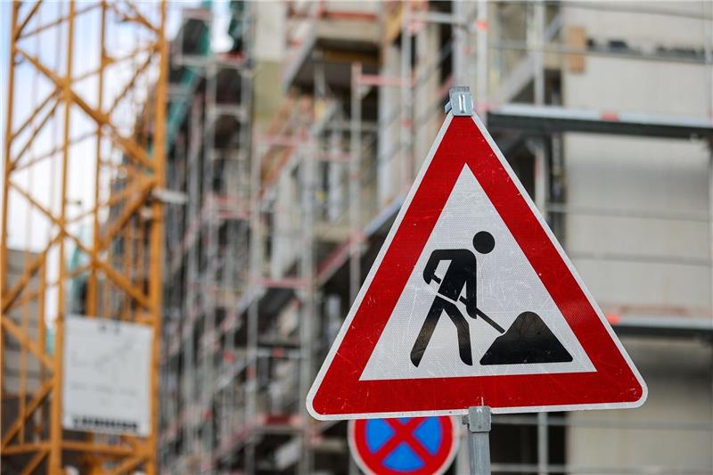 Bauindustrie erwartet Verlust von 10.000 Jobs Grund für den befürchteten Jobabbau ist die schwache Konjunktur am Bau.
