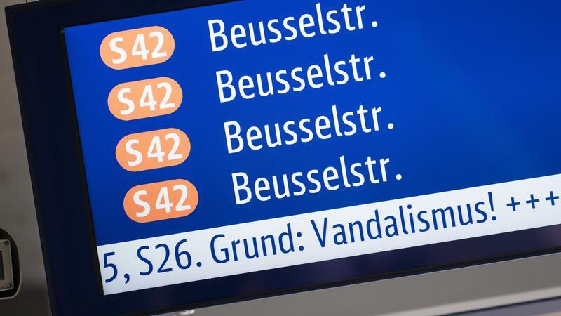 Bahnverkehr nach Brand bis kommende Woche beeinträchtigt Grund ist laut S-Bahn Vandalismus.