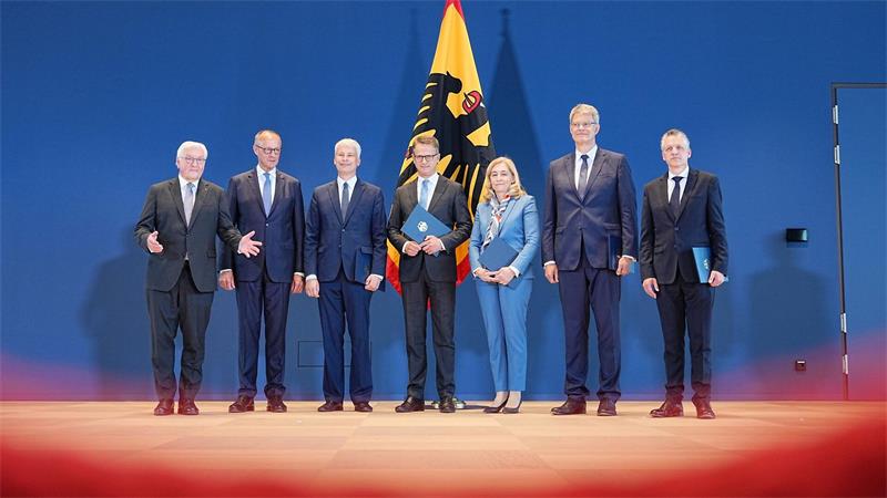 Gruppenbild nach Kabinettsumbildung