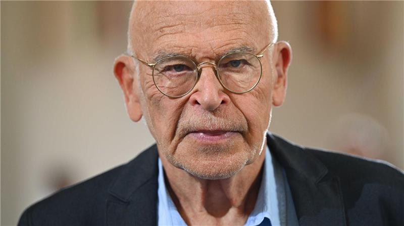 Günter Wallraff fragt sich, wie künftig zwischen Besuchern unterschieden werden soll, die als Touristen oder zum Beten in den Dom kommen. (Archivbild)