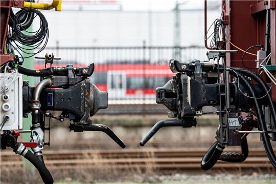Bahn will Güterwaggons in mobilen Werkstätten umrüsten Güterwaggons sollen in den kommenen Jahren digitale Kupplungssysteme bekommen.