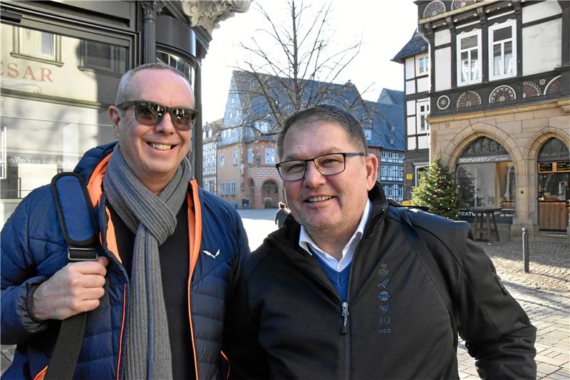 Böllerverbot? Das sagen Passanten in der Goslarer Innenstadt Guido Lindner (li.) aus Herzberg und Oliver Rabe aus Goslar. Foto. Böhnisch