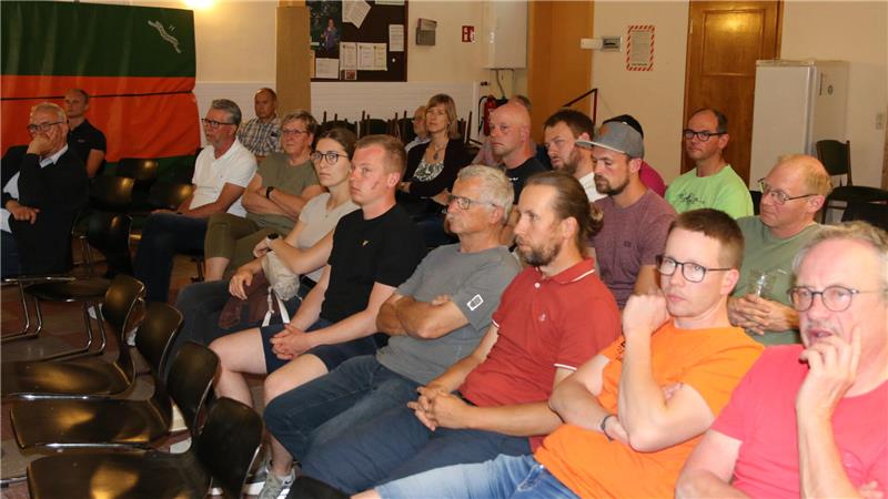 Windpark vor der Haustür ist ein Gewinn Gut 50 interessierte Gäste kommen im Bredelemer Mehrzweckraum zusammen.