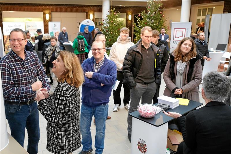 Gut besuchte Jobbörse in Goslar Gut besucht: Der Rückkehrertag im Kreishaus in Goslar. Foto: Düber/Landkreis