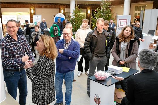 Gut besucht: Der Rückkehrertag im Kreishaus in Goslar.  Foto: Düber/Landkreis