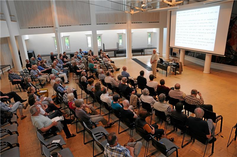 Gut besucht: Die Vorträge, die der Geschichtsverein regelmäßig im großen Saal des Kreishauses anbietet, erfreuen sich eines großen Stammpublikums.