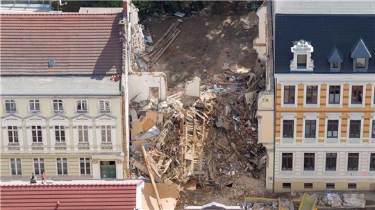 Gut drei Wochen nach dem Hauseinsturz in Görlitz dauern die Ermittlungen an. (Archivbild)