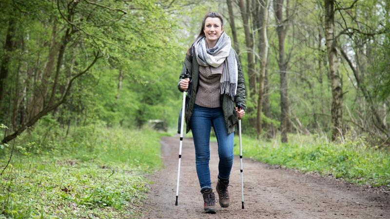 6 Gründe, warum Wandern gesund und glücklich macht Gut für die Figur: Wandern verbraucht viele Kalorien.