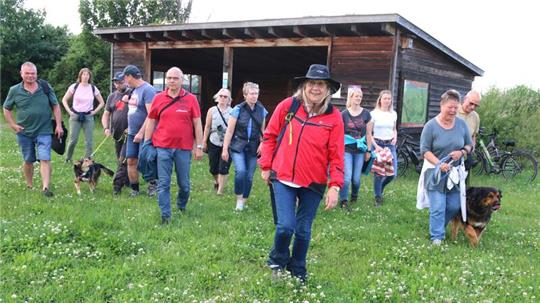 Gut gelaunt startet die Gruppe der Krimfans in das Abenteuer rund um die Kaiserpfalz-Werla.