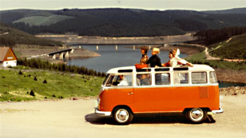 Tourismusverband besteht seit 120 Jahren Gute Aussichten: Urlaub im Harz in den 1950er Jahren an der Okertalsperre. Mit diesem historischen Foto wirbt der Harzer Tourismusverband in diesem Jahr in seiner Kampagne „Neuer Harz“.