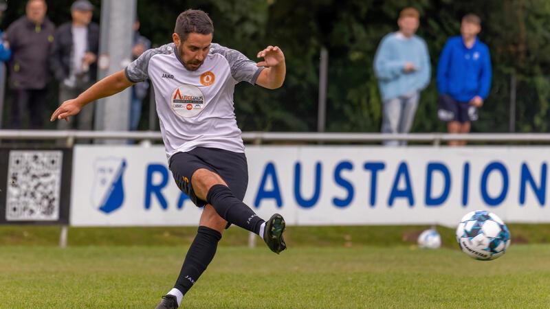 Siegpremiere für GSC 08, Vienenburg verliert erstmals Gute Haltungsnoten sind nicht genug. Für Mehmet-Ali Tozlu und den VfL Oker soll Sonntag der erste Sieg her. Foto: Drechsler