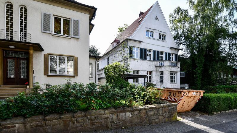 9 wichtige Punkte für die Wertermittlung einer Immobilie Gute Lage, aber hohe Sanierungskosten? Beides beeinflusst den Wert einer Immobilie.