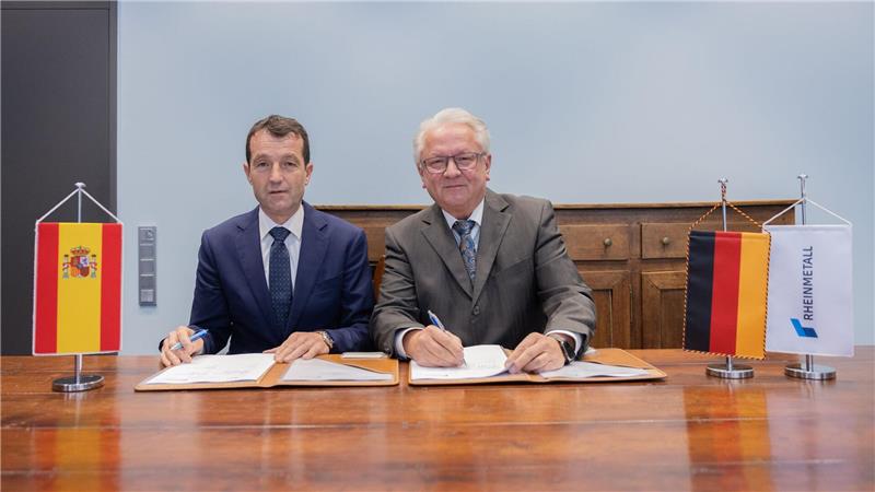 Rheinmetall peilt Milliardengeschäft in Spanien an Gute Laune nach der Unterschrift.