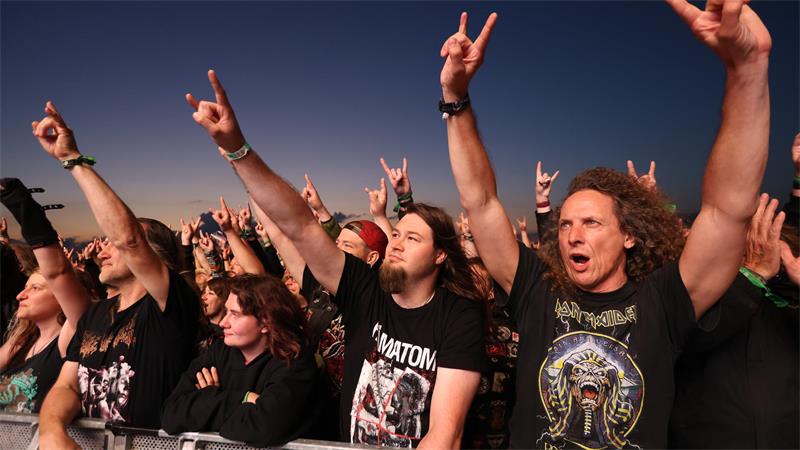 Gute Stimmung bei den Bands: Rund 25.000 Fand von Rock und Metal kommen jedes Jahr am ersten Juliwochenende beim Rockharz zusammen.