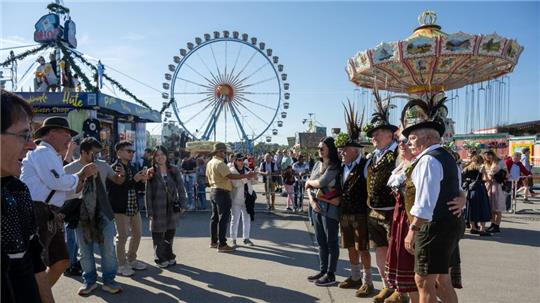 Gute Stimmung zum Wiesn-Auftakt.