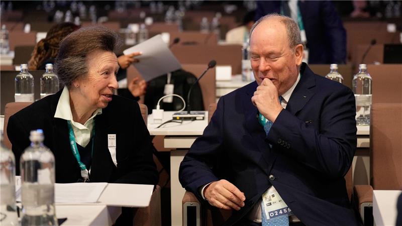 Gute adelige Laune während der Eröffnung der IOC-Sitzung