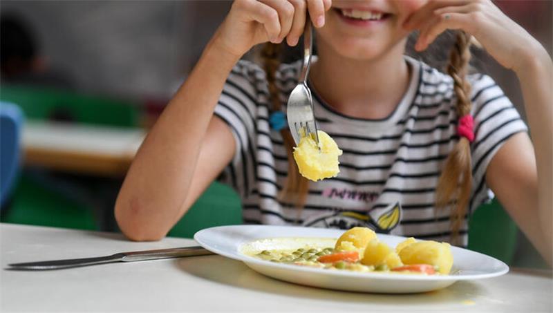 Guten Appetit: Grundschüler zahlen in Goslar fürs Mittagessen 4,39 Euro pro Portion.