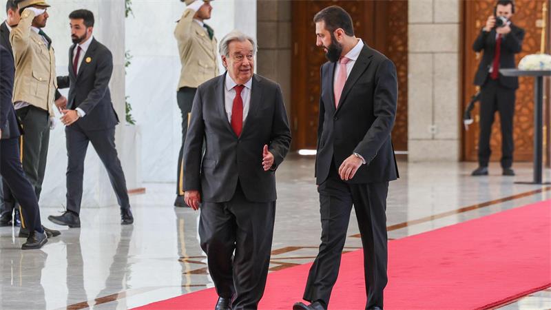 Guterres sagte, es sei eine bewusste Entscheidung gewesen, bis zum Sturz des Assad-Regimes nicht nach Syrien zu reisen. 
