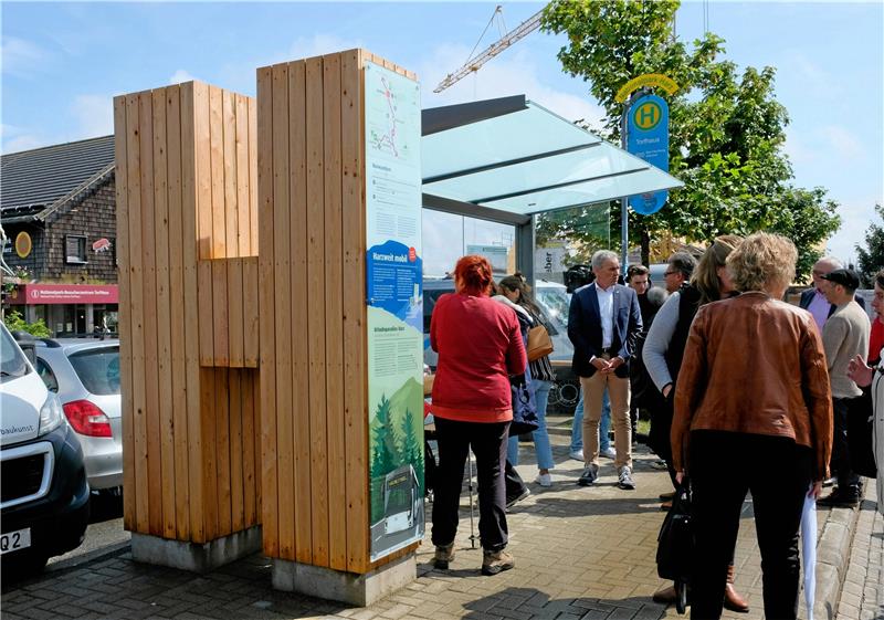 Landkreis Goslar hübscht das Busnetz auf „H“ wie Hatix oder Harz: eine neu gestaltete Haltestelle in Torfhaus. Foto: Landkreis Goslar