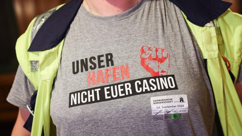 HHLA-Beschäftigte zeigten enttäuscht von der Abstimmung.