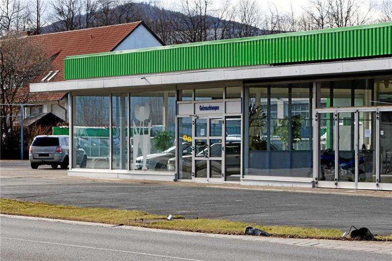 HL-Automobile, ehemals Autohaus Lemke, ist seit Anfang des Jahres geschlossen. Zwischen Mieter und Vermieter ist ein heftiger Streit entbrannt.  Foto: Epping