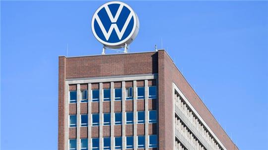 Habeck lädt zu Autogipfel ein.