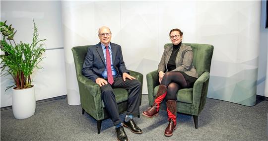 Haben eine Kooperation vereinbart (v.l.): Dr. David Wright, stellvertretender Vizepräsident für Globale Bildung an der Colorado School of Mines, und TU-Präsidentin Dr. Sylvia Schattauer. Foto: Exner/TU Clausthal