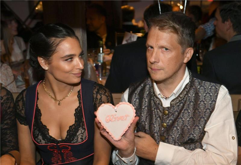 Oliver und Amira Pocher haben sich getrennt Haben sich getrennt: Oliver Pocher und seine Ehefrau Amira.