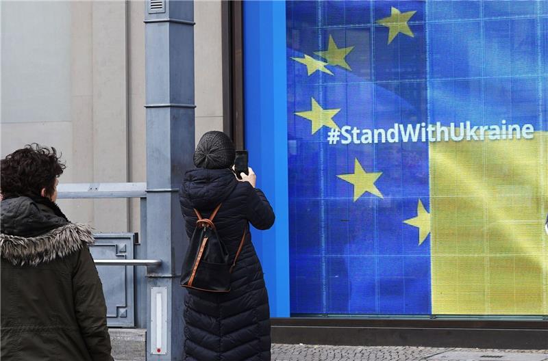 Scholz fordert von Brüssel klare Botschaft an Putin Hält die Unterstützung der Europäischen Union für die Ukraine auch fast zwei Jahre nach Kriegsbeginn?