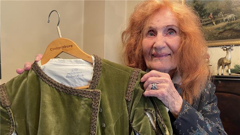 Hält ihr Gewand schon bereit: 50 Jahre Sehusafest würde es ohne Elisabeth Paetz-Kalich wahrscheinlich nicht geben.