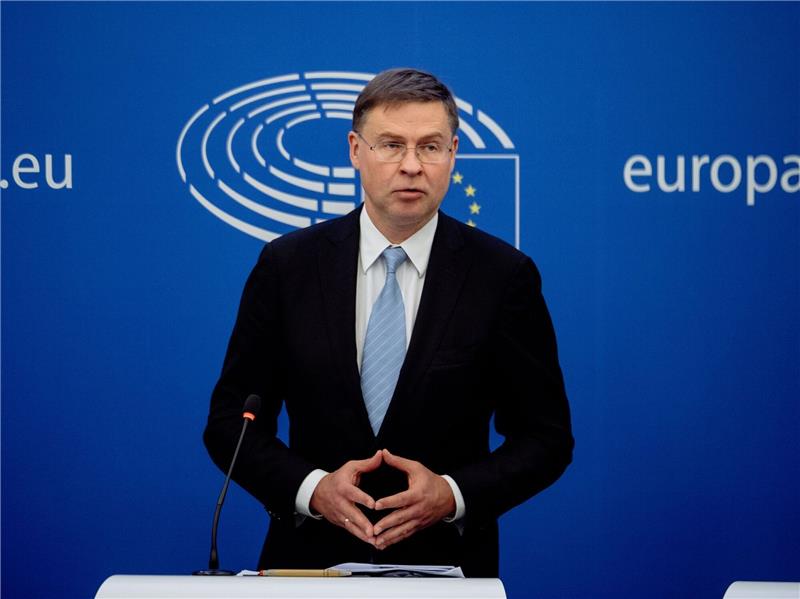 EU-Kommission will digitalen Euro - und Bargeld «Hätten wir beide Optionen - Euro-Bargeld und einen digitalen Euro -, so könnten alle frei wählen, wie sie bezahlen möchten»: Valdis Dombrovskis.