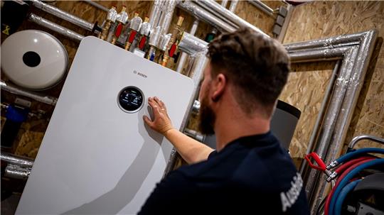 Häufig werden sich Eigentümer für eine Wärmepumpe entscheiden, glaubt Wirtschaftsministerin Reiche. (Illustration)