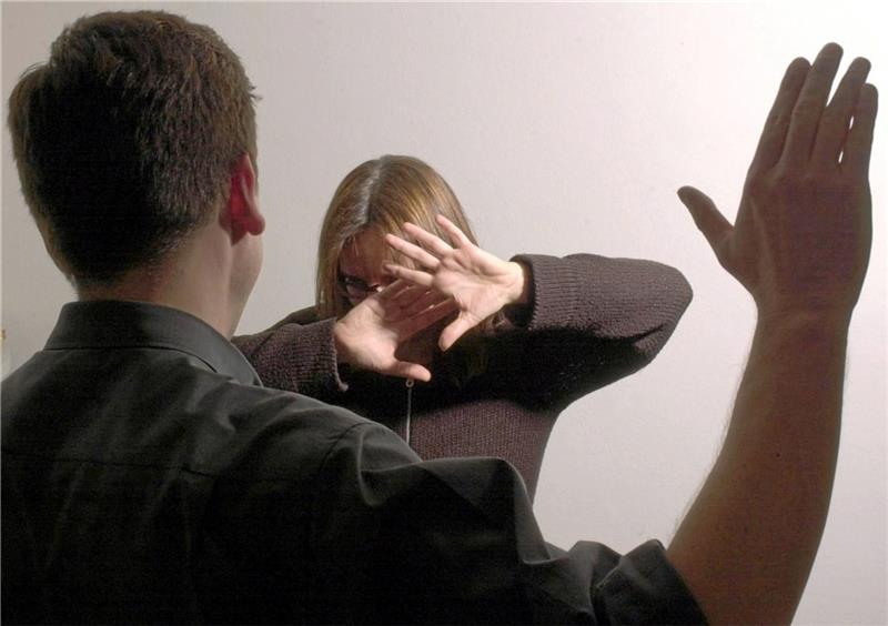 Bad Harzburger Ingenieur zu Bewährungsstrafe verurteilt Häusliche Gewalt – hier ein Symbolbild – ist keine Frage des Milieus und kommt auch in wohlsituierten Kreisen vor. Der Beweis dafür ist der aktuell verhandelte Fall eines Ingenieurs aus Bad Harzburg. Symbolbild: Pixabay