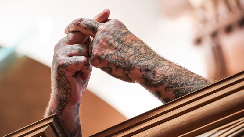 Hafenarbeiter verfolgten die Debatte von der Besuchertribüne aus