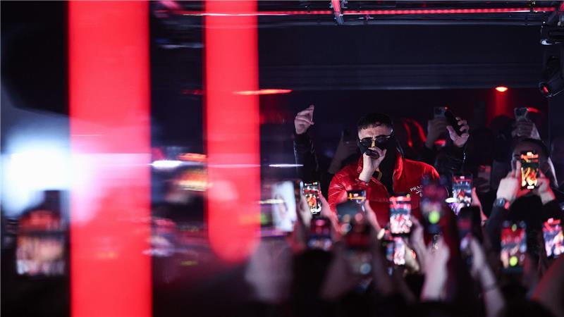 Haftbefehl steht nach Erscheinen seiner Netflix-Doku wieder auf der Bühne.